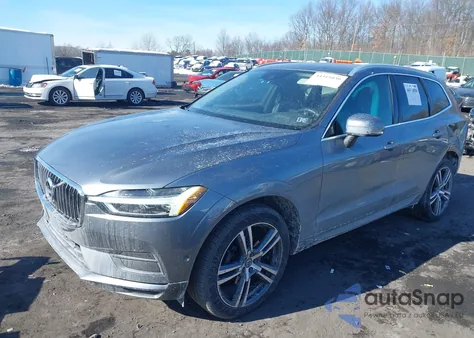 2018 Volvo Xc60 T5 Momentum z USA, uszkodzony, nr VIN LYV102RK8JB083699